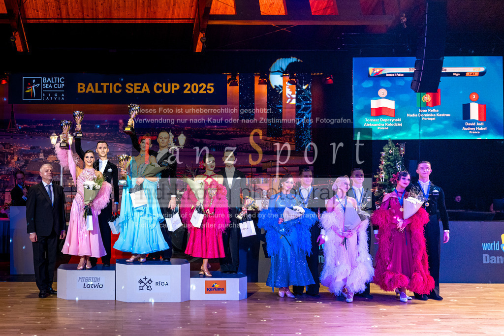 20251212_WDSF_World_Ch_Cup_RS-Std_1522-2 | Tanzsportbilder, Standardtanz, Lateintanz, WDSF, DTV, LTVB, dancecomp, goc, hessen tanzt, blaues band der spree, walzer, tango, wiener walzer, slowfox, quickstepp, samba, rumba, cha-cha-cha, paso doble. jive, hd-kroft photography, turniertanzsport