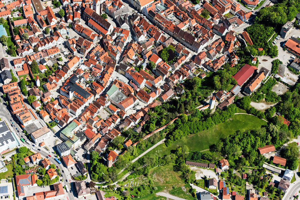 dr__0064304.jpg | KAUFBEUREN 01.06.2021 Altstadtbereich und Innenstadtzentrum in Kaufbeuren im Bundesland Bayern, Deutschland. // Old Town area and city center in Kaufbeuren in the state Bavaria, Germany. Foto: Daniel Reiter