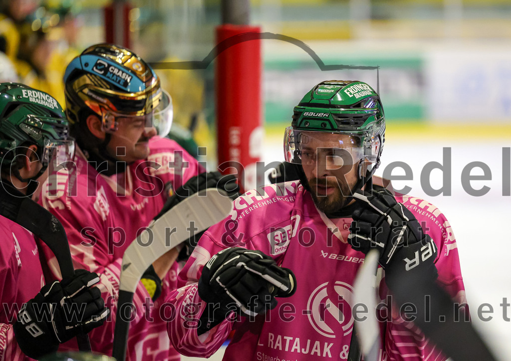 2025-10-28_067_TSV_Erding_gegen_Toelzer_Loewen | Erding, Deutschland, 28.10.2025:Eishockey, Oberliga Süd 2025 / 2026, 13. Spieltag, TSV Erding gegen Tölzer Löwen, Endergebnis: 2:5Philipp Michl (Erding Gladiators, #77)Foto: Christian Riedel / fotografie-riedel.net