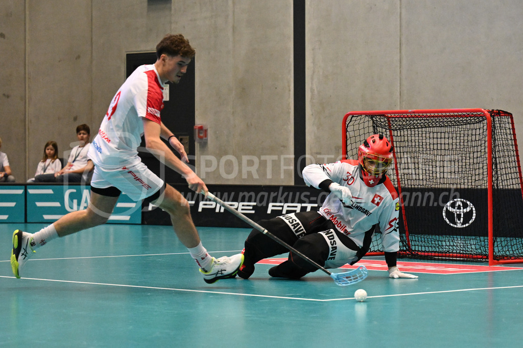 Switzerland B U19 vs Switzerland U19 - 4. February 2024 | Switzerland B U19 vs Switzerland U19
U19 Men International Matches in Switzerland
GoEasy Arena, Siggenthal Station
Switzerland forward #19 Noël Greber against Switzerland goalie #30 Ilja Brunner.
Credit: Markus Aeschimann | <a href="https://www.markus-aeschimann.ch">Sportfotografie Markus Aeschimann</a> | <a href="https://www.instagram.com/sportfotografie.aeschimann">@sportfotografie.aeschimann</a> - Realisiert mit Pictrs.com