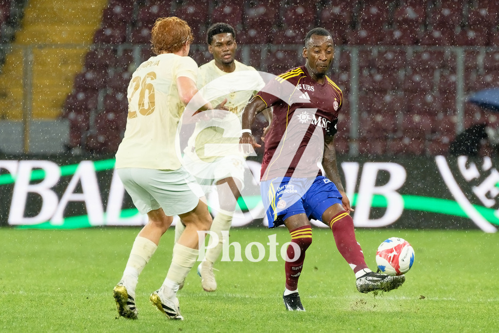 UEFA Conference League Play-offs 2nd leg - Servette FC v FC Shakhtar Donetsk | Gael Ondoua (5 Servette FC) passes the ball  during the UEFA Conference League Play-offs 2nd leg match between Servette FC and FC Shakhtar Donetsk at Stade de Geneve in Geneva, Switzerland