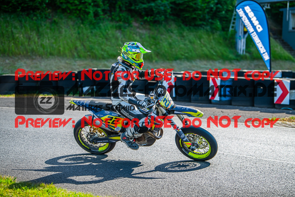 MaZZes_FotoMatrix_220528_6162-2 | Fotograf Mathias Schmid
Sportfotograf,
Eventfotograf,
Hochzeitsfotograf,
Portraitfotograf