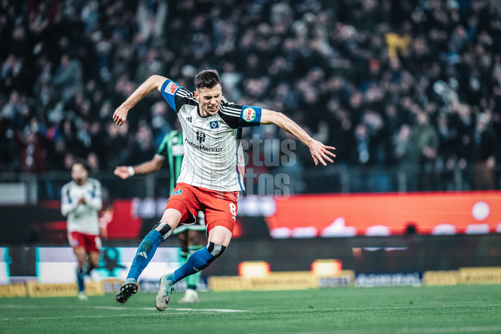 Fußball | Männer | Saison 2023/2024 | 2. Fußball-Bundesliga | 21. Spieltag | Hamburger SV vs. Hannover 96 | 09.02.2024 | Laszlo Benes (#8, HSV) beim Torjubel Emotionen