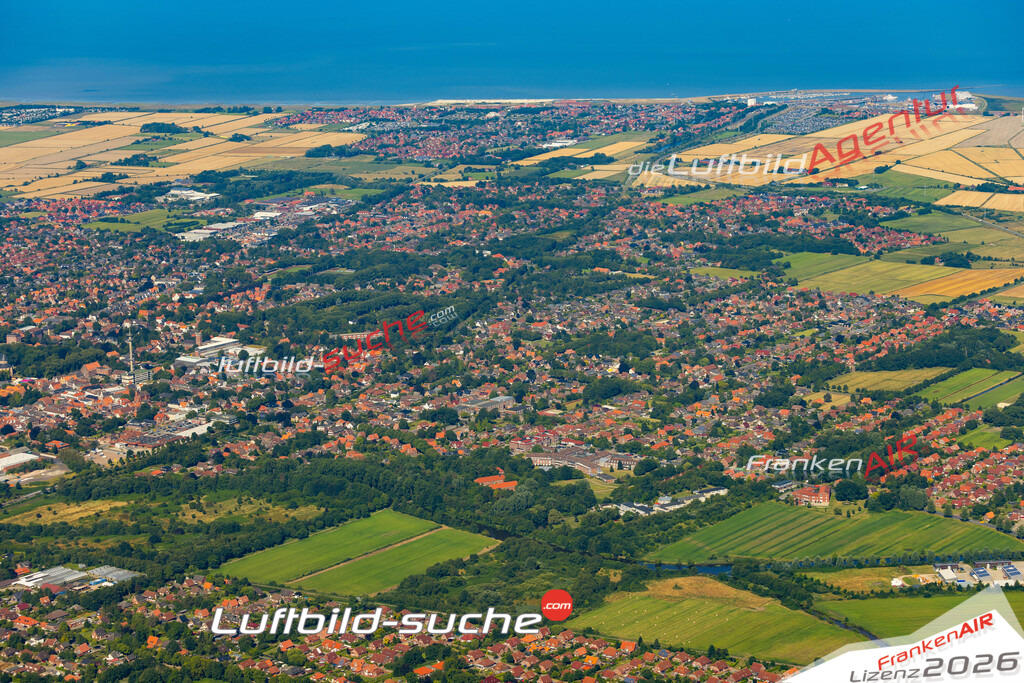Aktuelles Luftbild von  Norden - Die Luftaufnahme wurde 2022 mittels UL-Flugzeug erstellt ( keine Drohne ) - hochauflösende Kamera-Systeme von  Canon -Beste Qualität - Für grossformatige Ausdrucke geeignet. Die Geschenkidee !