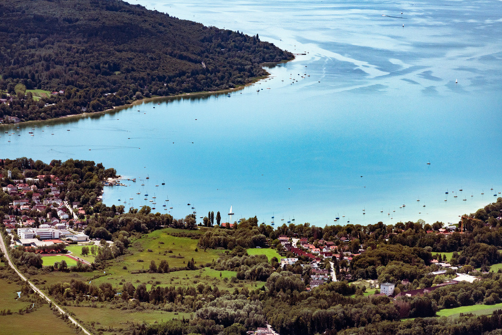 dr__0031688.jpg | HERRSCHING AM AMMERSEE 09.08.2019 Uferbereiche am Seegebiet des Ammersee in Herrsching am Ammersee im Bundesland Bayern, Deutschland. // Riparian areas on the lake area of Ammersee in Herrsching am Ammersee in the state Bavaria, Germany. Foto: Daniel Reiter