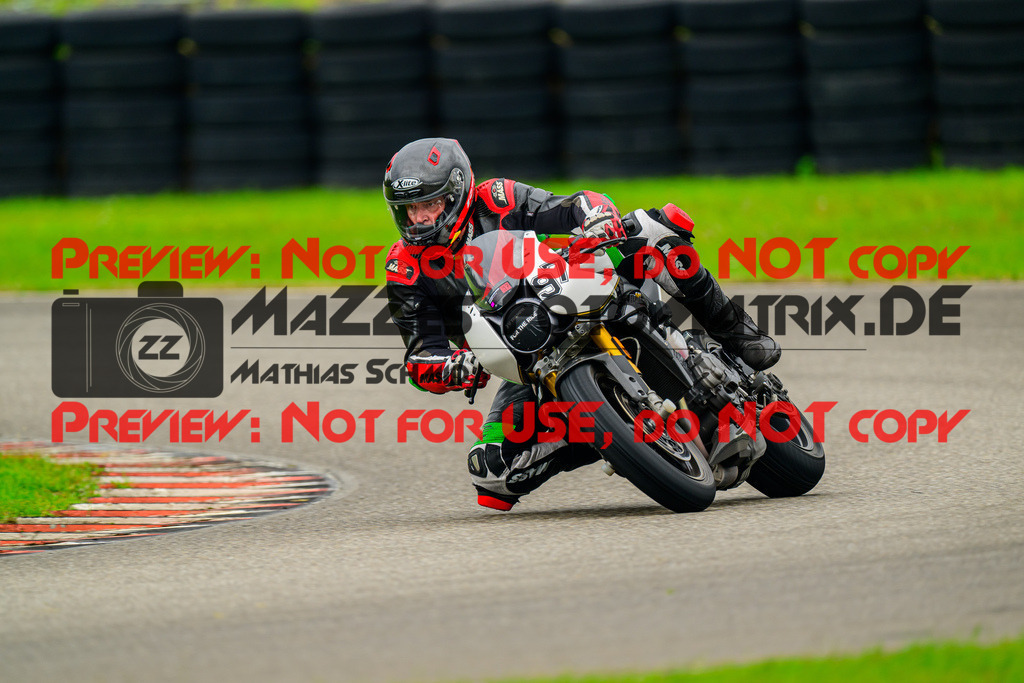 MaZZes_Fotomatrix_20241002_6007705_6664 | Fotograf Mathias Schmid
Sportfotograf,
Eventfotograf,
Hochzeitsfotograf,
Portraitfotograf