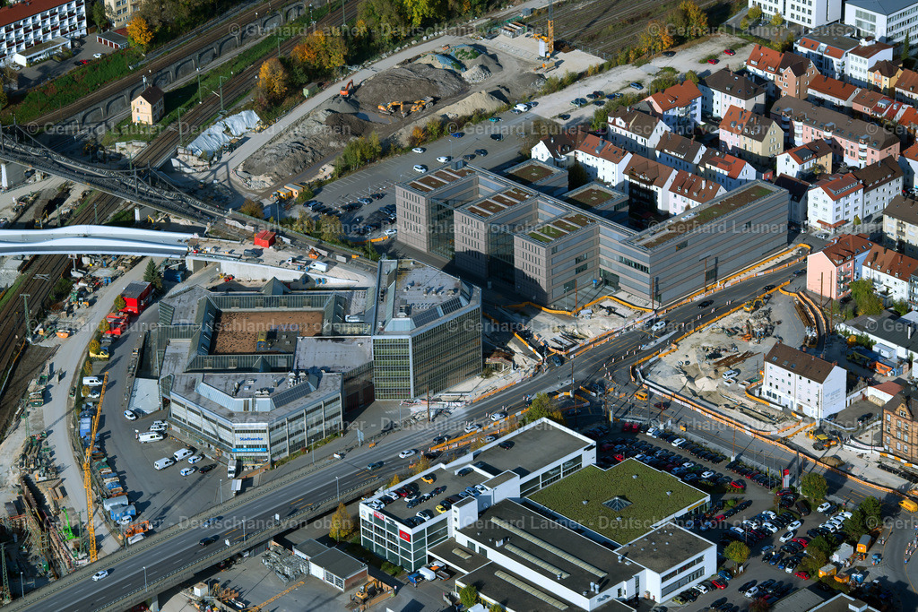 3704317 | ULM 13.10.2017 Bürogebäude des Verwaltungs- und Geschäftshauses Stadtwerke Ulm - Neu-Ulm GmbH an der Karlstraße in Ulm im Bundesland Baden-Württemberg, Deutschland. Weiterführende Informationen bei: SWU Stadtwerke Ulm/Neu-Ulm GmbH. // Office building Stadtwerke Ulm - Neu-Ulm GmbH on street Karlstrasse in Ulm in the state Baden-Wuerttemberg, Germany. Further information at: SWU Stadtwerke Ulm/Neu-Ulm GmbH. Foto: Gerhard Launer
