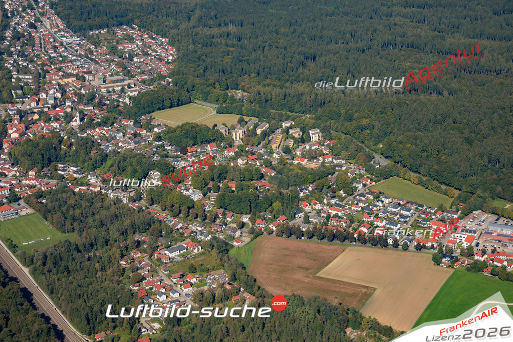 Das Luftbild der Stadt Kirchseeon wurde 2021 vom Flugzeug heraus erstellt (keine Drohne) Aufnahmehöhe ca.450 Meter- hohe Bildauflösung und Druck-Qualität garantiert!
