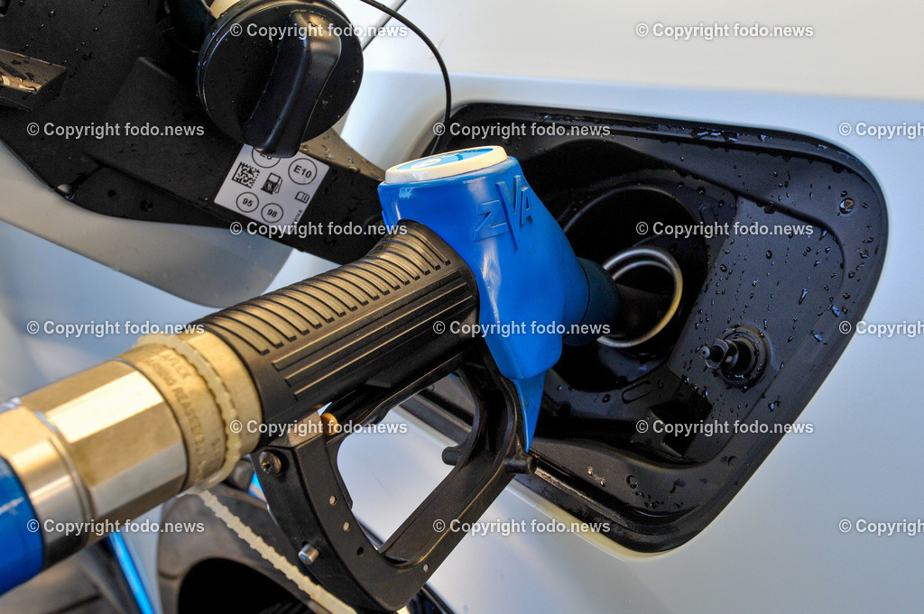 Deutschland_ Baden-Wuerttemberg_ Stuttgart_ 15.02.2025-32 | 15.02.2025, Deutschland, GER, Baden-Wuerttemberg, Stuttgart, im Bild Themenbild, Stadtansichten, Aral, Auto, Tankstelle, Sprit, Treibstoff, Zapfsaeule, Zapfhahn, Benzin, Super 95, E10, Superbenzin, Tanken, Feature, Symbolbild