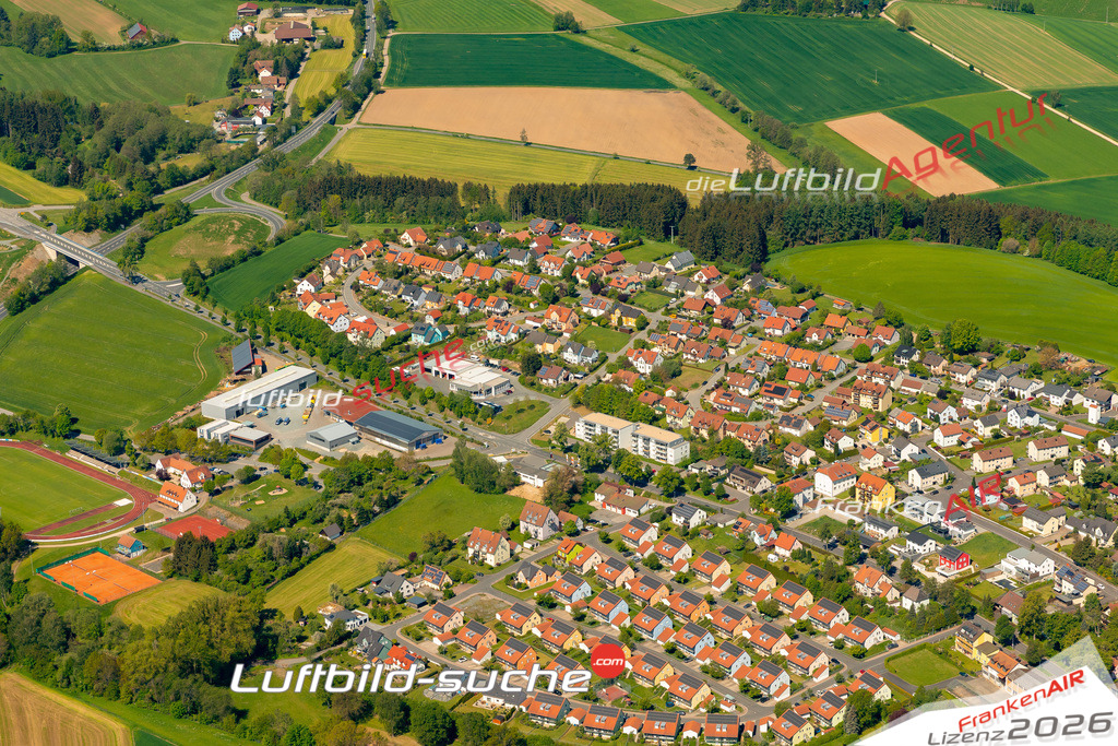 Das Luftbild zeigt :  Erbendorf - Die Luftaufnahme wurde 2024 vom UL-Flugzeug aus erstellt ( keine Drohne ) - Hochauflösende Luftaufnahme - Für grossformatige Ausdrucke geeignet. Die Geschenkidee !Mit Lizenz und Bildrechte bestellbar