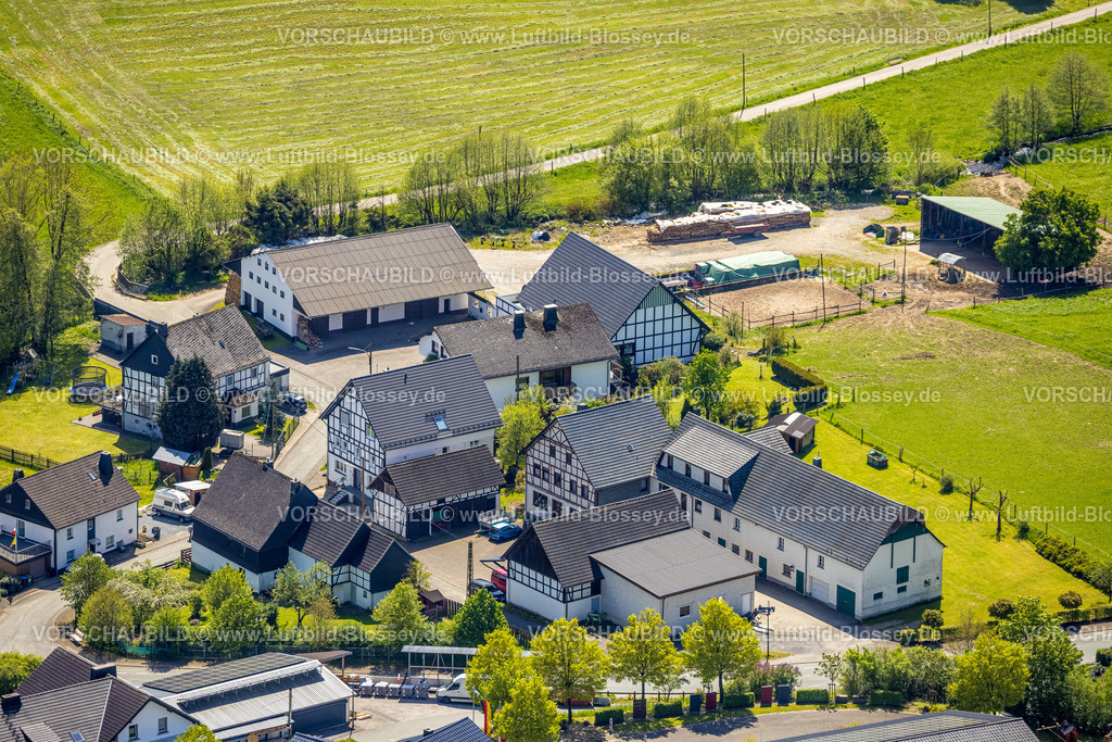 Eslohe230505526 | Luftbild, Fachwerkhäuser, Im Tiefen Tal, Niedersalwey, Eslohe, Sauerland, Nordrhein-Westfalen, Deutschland