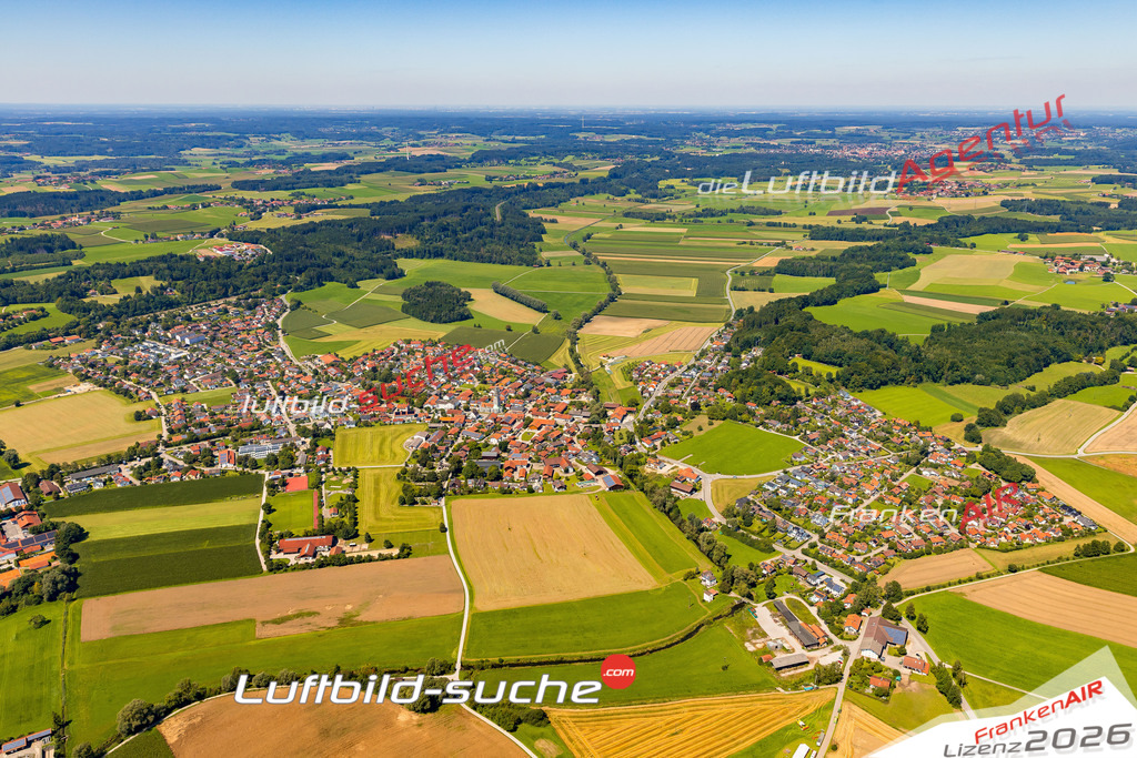 Luftaufnahme der Stadt Aßling - Die Luftaufnahme wurde 2025 vom UL-Flugzeug heraus erstellt ( keine Drohne ) - Hochauflösende Luftaufnahme - für professionelle Ausdrucke geeignet. Die Geschenkidee !Mit Lizenz und Bildrechte bestellbar