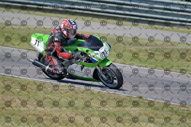 26BT01-0492 | 071 - Realisiert mit Pictrs.com