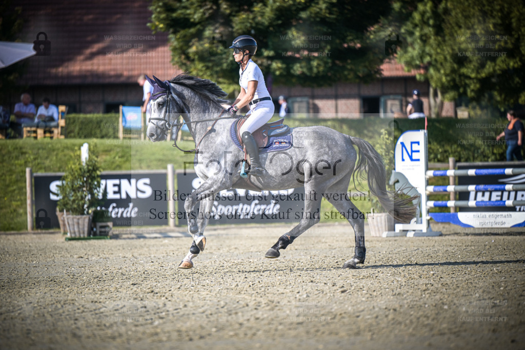 DOS_3396 | Entdecke hochwertige Reitturnierfotos von Foto Oger. Professionell, emotional und authentisch – jetzt Lieblingsmomente im Shop bestellen. - Realisiert mit Pictrs.com