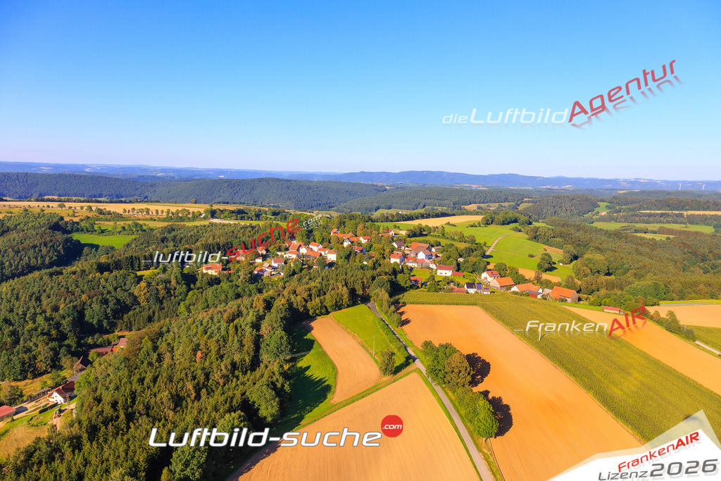 Die Luftaufnahme Wildenberg - Weissenbrunn wurde vom UL-Flugzeug (keine Drohne) aus fotografiert.Hohe Druck- Auflösung-die Geschenkidee!