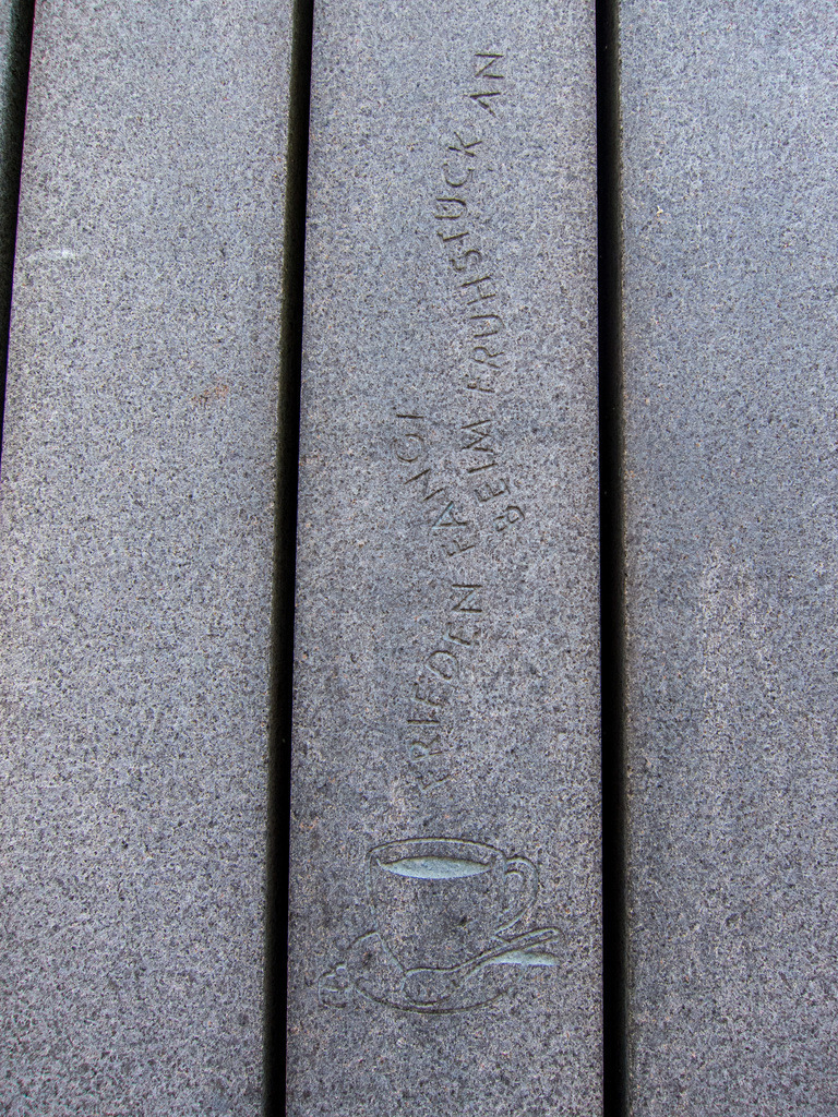 04HannsDieterHuesch_Denkmal_RE_01 | Bildergalerie von Sport-Ereignissen aber auch von weiteren spannenden Dingen - nicht nur vom Niederrhein. In Anlehnung an den bekannten Spruch von Hanns Dieter Hüsch heißt das Motto: "Niederrhein ist überall".  - Realisiert mit Pictrs.com