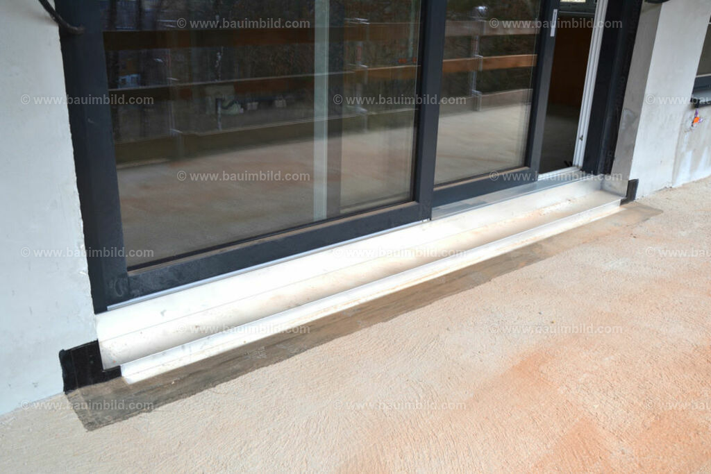 bib-lg14-fenster-0106 | Nach LV-Leistungsgruppen sortierte Detailfotos über den Bau eines Hauses. Alle Hausbau-Bilder direkt vom Urheber und Autor der Website Haus-Selber-Bauen.com