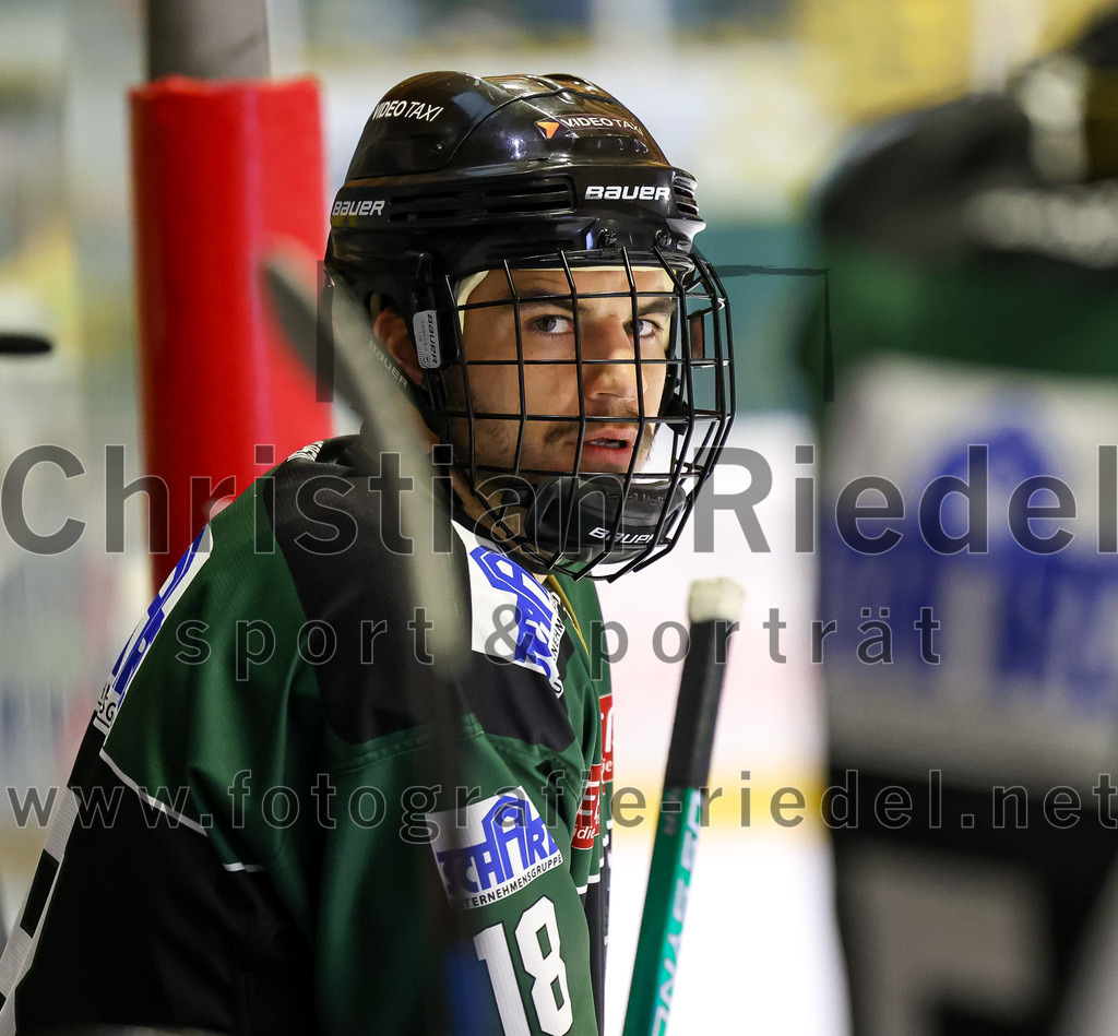 2022-11-20_022_TSV_Erding_gegen_ERSC_Amberg | Erding, Deutschland, 20.11.2022:
Eishockey, Bayernliga 2022 / 2023, 15. Spieltag, TSV Erding gegen ERSC Amberg, Endergebnis: 5:1

Daniel Krzizok (Erding Gladiators, #18)

Foto: Christian Riedel / fotografie-riedel.net