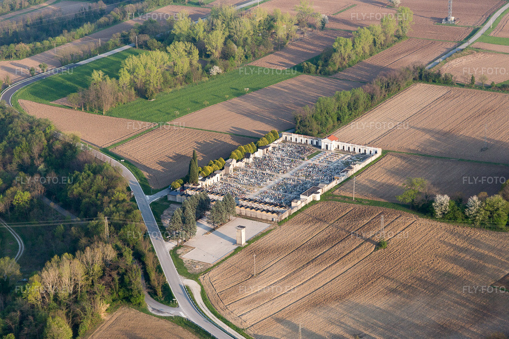 Vue aérienne: Vue de la ville à Cavasso Nuovo dans le département Pordenone, Italie. Photo: IMG_098934.jpg prise le 08/04/2017 par Werner Riehm/FLY-FOTO.eu – Résolution de l'original: 5472 x 3648 px