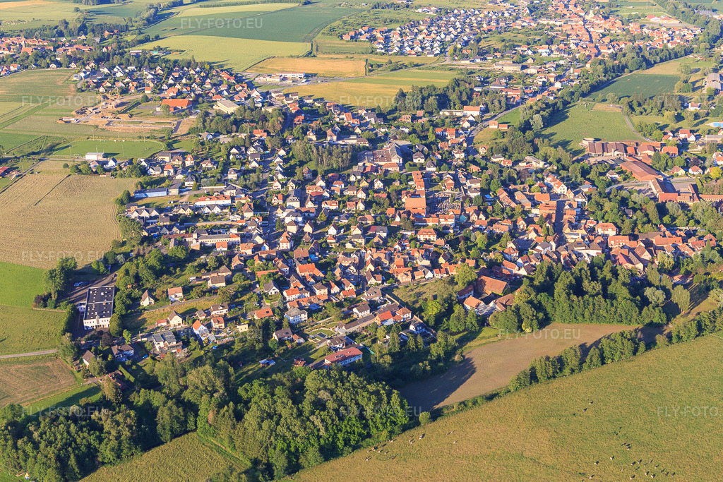 Vue aérienne: Vue de la ville depuis le sud-ouest à Val-de-Moder dans le département Bas Rhin, France – .Photo: IMG_115443.jpg prise le 16/06/2019 par Werner Riehm/FLY-FOTO.eu – Résolution de l'original: 5472 x 3648 px