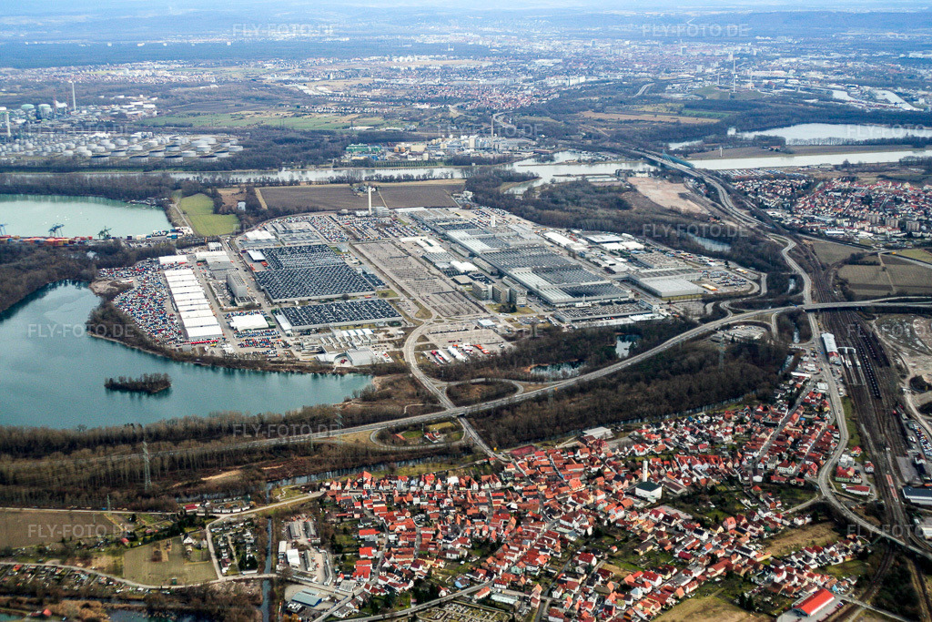 Luftbild: Automobilwerk Daimler von Westen in Wörth am Rhein im Bundesland Rheinland-Pfalz in Deutschland. Foto: IMG_1019.jpg vom 19.02.2006 durch Werner Riehm/FLY-FOTO.de