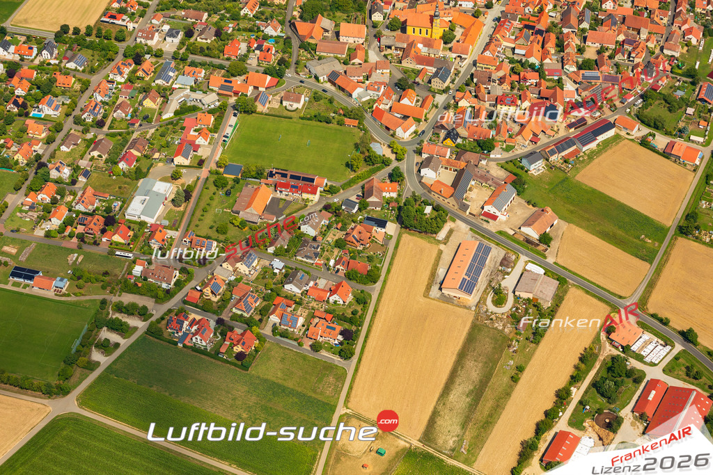 Luftaufnahme der Stadt Willanzheim - Die Luftaufnahme wurde 2025 vom UL-Flugzeug heraus erstellt ( keine Drohne ) - Hochauflösende Luftaufnahme - für professionelle Ausdrucke geeignet. Die Geschenkidee !Mit Lizenz und Bildrechte bestellbar