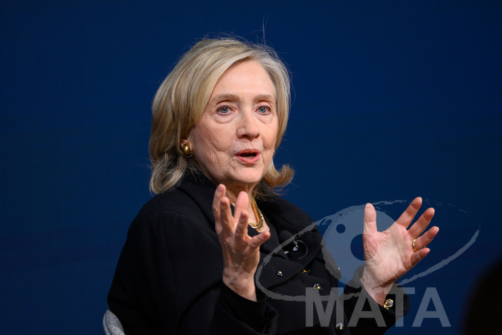 _DWI3128 | Die US-Politikerin Hillary Clinton auf der Veranstaltung Bridging Scholarship and Statecraft im Rahmen der Münchner Sicherheitskonferenz 2026. München, 13.02.2026 Bayern Deutschland  - Realisiert mit Pictrs.com