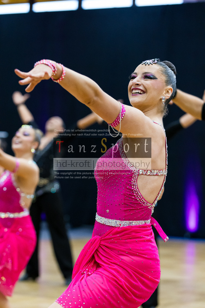 202603145_RL_Lat-Formationen_Nbg_5991 | Tanzsportbilder, Standardtanz, Lateintanz, WDSF, DTV, LTVB, dancecomp, goc, hessen tanzt, blaues band der spree, walzer, tango, wiener walzer, slowfox, quickstepp, samba, rumba, cha-cha-cha, paso doble. jive, hd-kroft photography, turniertanzsport