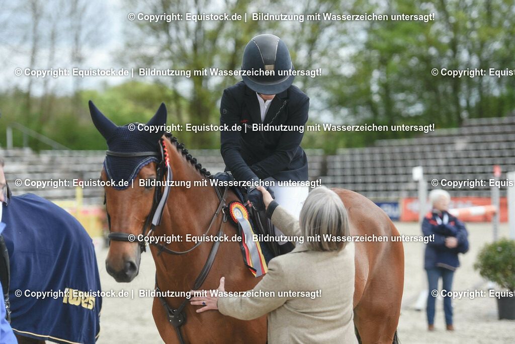 20230514_CCI4_Springen_0445 | equistock