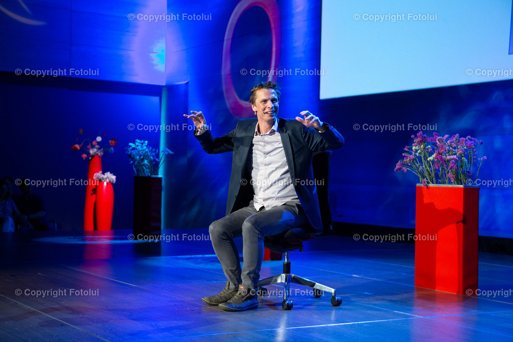 OBERBANK_14 | EIN DANK AN DIE PFLEGEKRAEFTE KABARETT MIT KLAUS ECKEL 02.06.2022 OBERBANK DONAU-FORUM LINZ IM BILD: KLAUS ECKEL. FOTO:FOTOLUI/OBERBANK