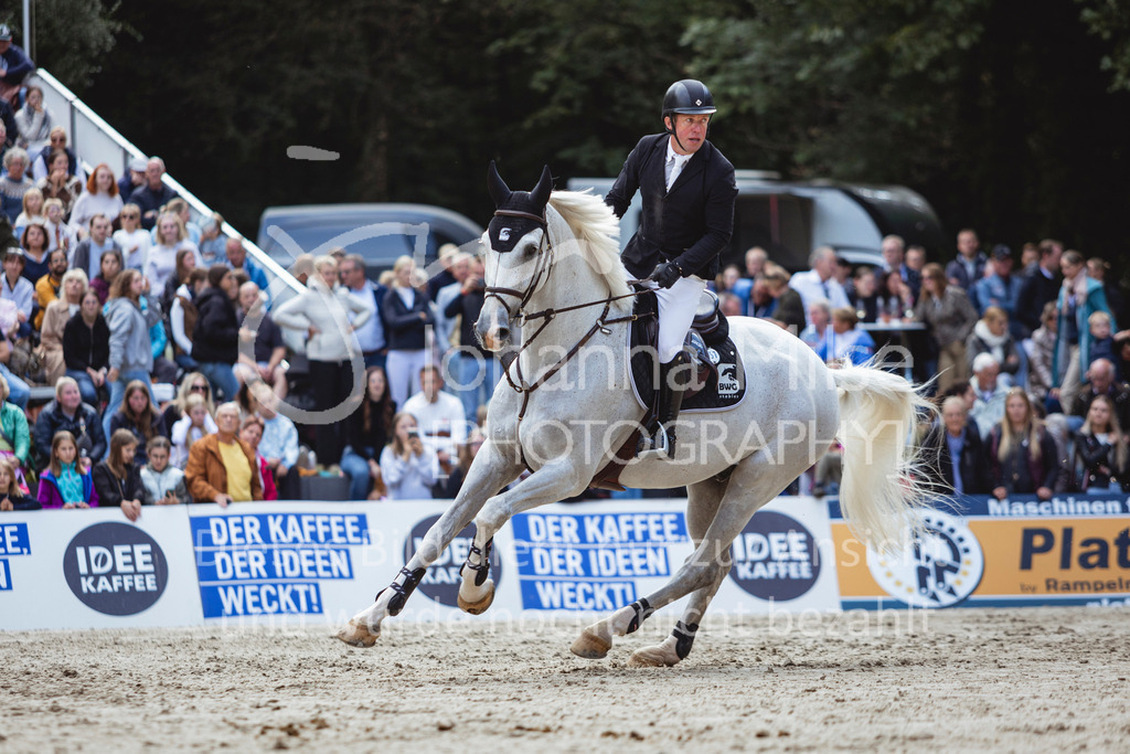 240915_OWLCh_GP-831 | Deine schönsten Turniermomente als professionelle Fotos! Entdecke hochwertige Pferdesport-Fotografie im Online-Shop. Jetzt Fotos finden & bestellen!