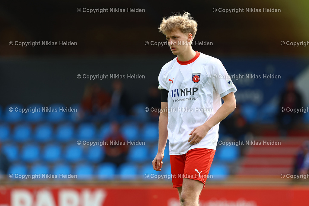NH_HolsteinKielU19_1FCHeidenheimU19_DFBNachwuchsliga_18042026 | #15 Paul Heinle (1. FC Heidenheim U19)Fußball I Herren I U19 DFB-Nachwuchsliga Hauptrunde Liga A, Gruppe B I Saison 2025-2026 I 9. Spieltag I Holstein Kiel U19 - 1. FC Heidenheim U19 I 18.04..2026 I Citti-Fußball-Park