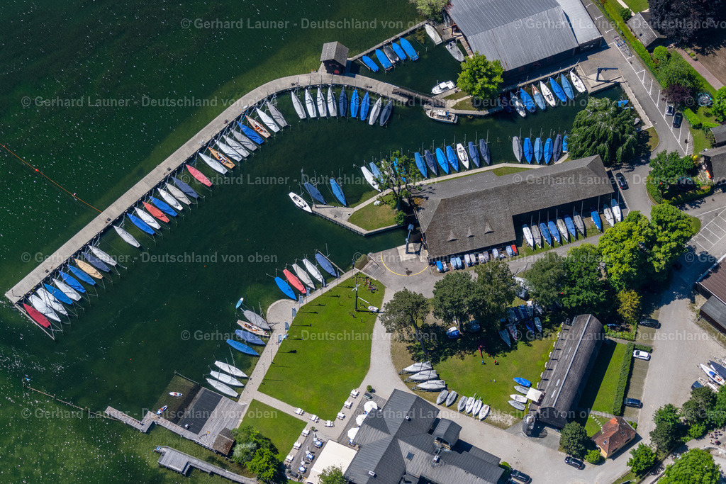 4031253 | STARNBERG 12.06.2020 Yachthafen mit Sportboot- Anlegestellen und Bootsliegeplätzen am Uferbereich des Starnberger See im Ortsteil Percha in Starnberg im Bundesland Bayern, Deutschland. Weiterführende Informationen bei: Bayerischer Yacht-Club e.V.. // Pleasure boat marina with docks and moorings on the shore area of Starnberger See in the district Percha in Starnberg in the state Bavaria, Germany. Further information at: Bayerischer Yacht-Club e.V.. Foto: Gerhard Launer