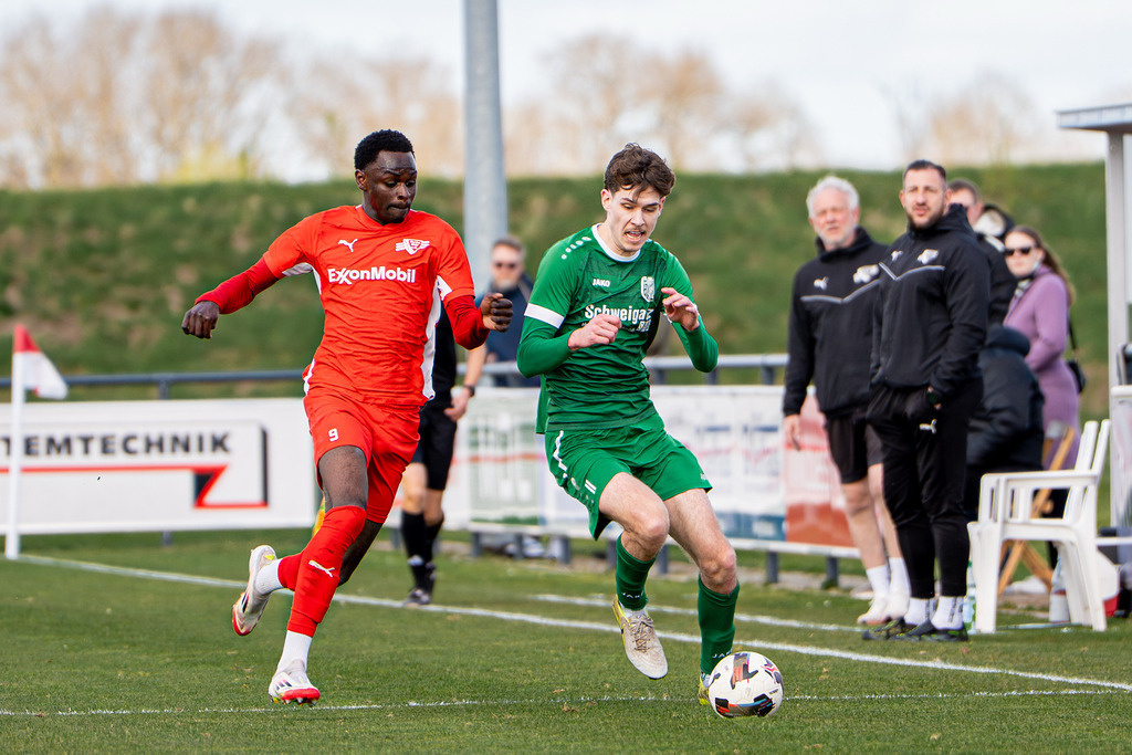 Fußball I Herren I Saison 2025-2026 I Bezirksliga Weser-Ems 4 I 26. Spieltag I VFL Oythe - SV Hansa Friesoythe I 20360 | jns.sportfotos - Realisiert mit Pictrs.com