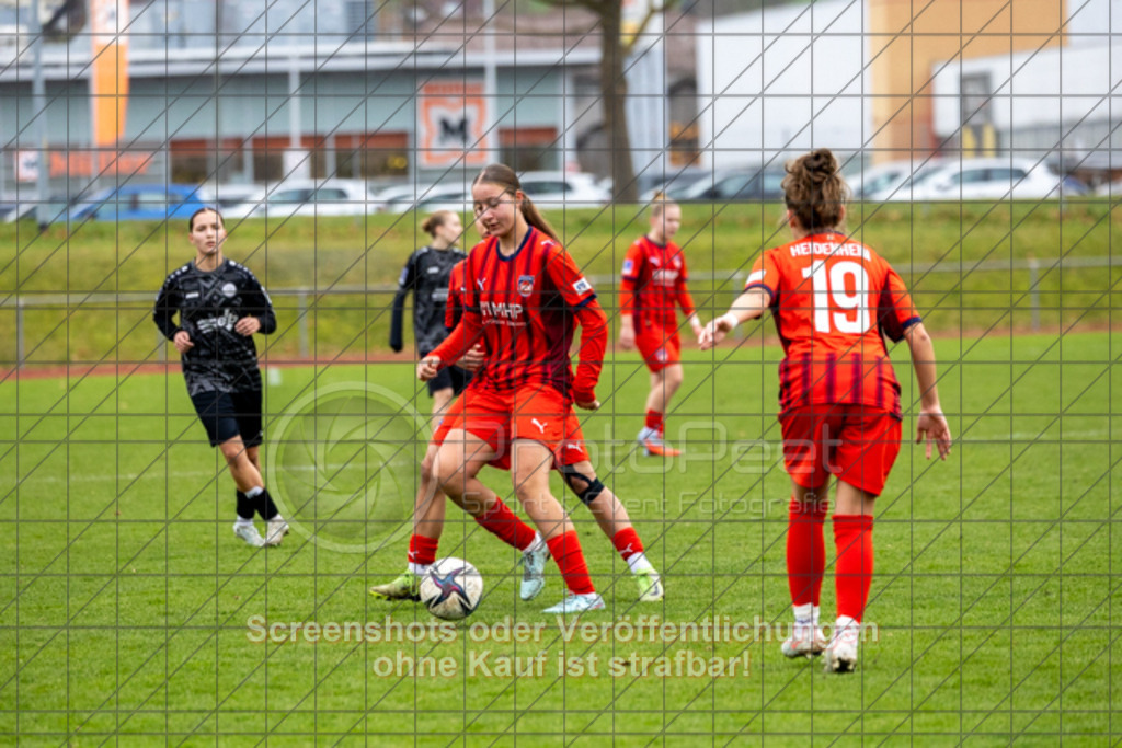 20251115_141135_0056 | #,1.FC Donzdorf (schwarz) vs. 1.FC Heidenheim (rot), Fussball, EnBW-Oberliga B -Juniorinnen, 10. Spieltag, Saison 2025/2026, Rasenplatz, Lautertal Stadion, Süßener Straße 16, 73072 Donzdorf, 15.11.2025 - 14:00 Uhr,Foto: PhotoPeet-Sportfotografie/Peter Harich