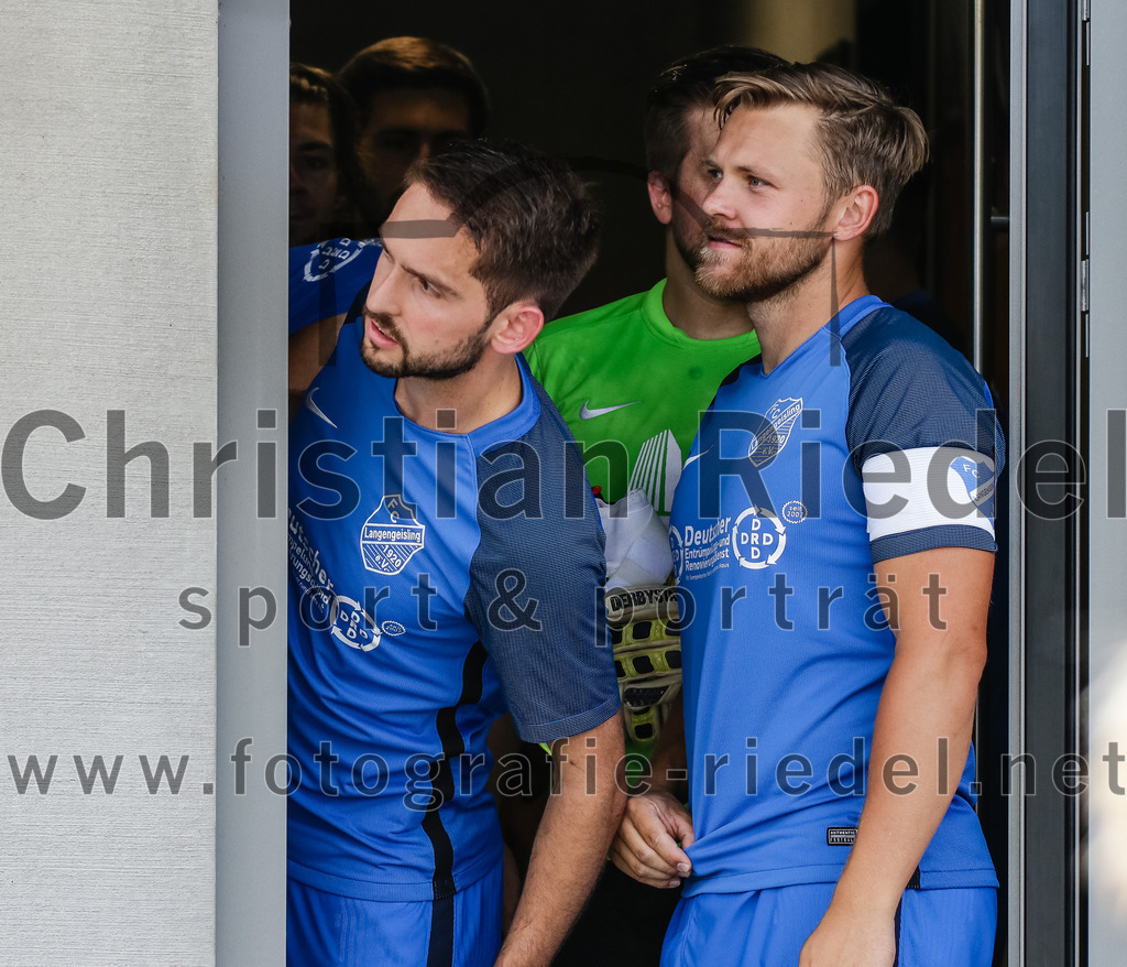 2023-07-08_003_FC_Langengeisling_gegen_TSV_Buchbach | Erding, Deutschland, 08.07.2023:
Fußball, Bezirksliga Oberbayern Ost 2023 / 2024, Testspiel, FC Langengeisling gegen TSV Buchbach, Endergebnis: 0:6

Lucas Seeholzer (FC Langengeisling, #2), Hannes Dornauer (FC Langengeisling, #33)

Foto: Christian Riedel / fotografie-riedel.net