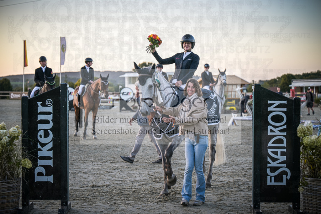 DOS_0052 | Entdecke hochwertige Reitturnierfotos von Foto Oger. Professionell, emotional und authentisch – jetzt Lieblingsmomente im Shop bestellen.Deutschlandweite Turnierfotografie. - Realisiert mit Pictrs.com