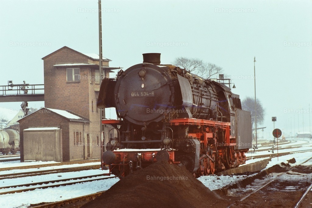 015_INDEX | Stöbern Sie durch einzigartige Aufnahmen und finden die perfekte Aufnahme für jeden Eisenbahnentheusiast! Stellen Sie sich aus einer Reihe von Möglichkeiten wie der Druck auf Leinwände, Fotoposter, Kalender oder Magnetfotos Ihr Geschenk zusammen - Realisiert mit Pictrs.com