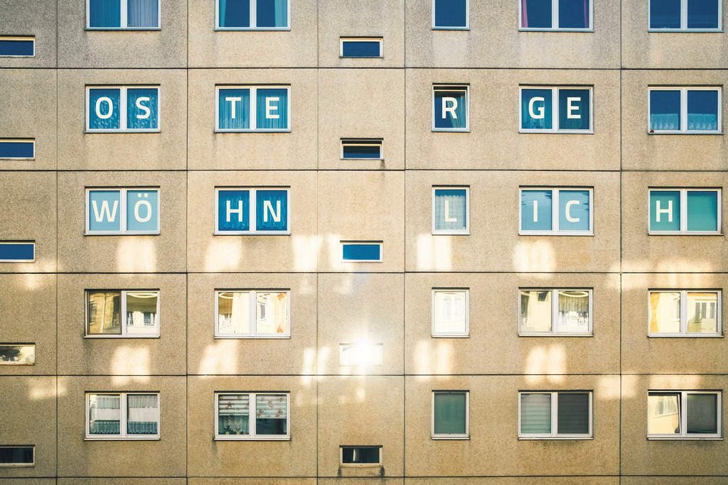 Ostergewöhnlich | Motiv zu Ostern ++++++++++ ✔ Einzigartiger Designstil von Jonathan Schöps (Master of Arts) +++ ✔ Mit deinem Kauf unterstützt du direkt den selbstständigen Gestalter, unabhängig von Zwischenhändlern +++ ✔ sicher bezahlen per Rechnung, Paypal, Kreditkarte, Vorkasse oder Lastschrift +++ Meine Kunden bewerten undarstellbar mit 4,9/5 ⭐⭐⭐⭐⭐ Sternen.