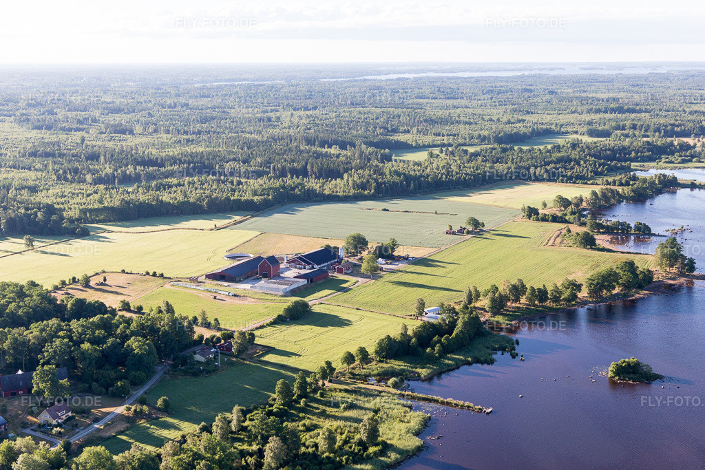 Luftbild: Ortsansicht in Skäggalösa im Bundesland Kronoberg in Schweden. Foto: IMG_108320.jpg vom 30.06.2018 durch Werner Riehm/FLY-FOTO.de