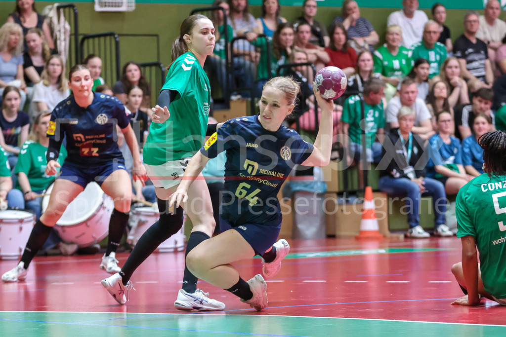 Handball, 2. Bundesliga Frauen, SV Werder Bremen - 1. FSV Mainz 05 | v.li.: Claire Ramacher (1. FSV Mainz 05, 64) beim Wurf, am Ball, Spielszene, Aktion, Action