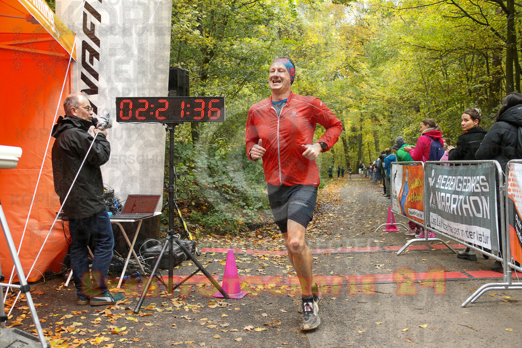 251026_1223_EX1_0252 | Sportfotografie im Rhein-Sieg Kreis, Köln, Bonn, NRW, Rheinland Pfalz, Hessen, etc. Unser Tätigkeitsfeld umfasst den Laufsport vom Volkslauf über den Marathon, Duathlon, Triathon bis zum Ultralauf wie Kölnpfad Ultra oder Schindertrail.