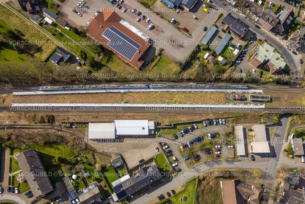 Voerde240309729 | Luftbild, Bahnhof Friedrichsfeld mit neuem Bahnsteig und S-Bahn, Ausbau der Betuweroute und Betuwe-Linie Eisenbahnstrecke, Friedrichsfeld, Voerde, Nordrhein-Westfalen, Deutschland