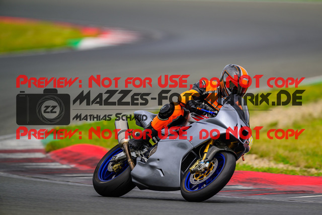 MaZZes_FotoMatrix_240724_6007705_8932 | GELB