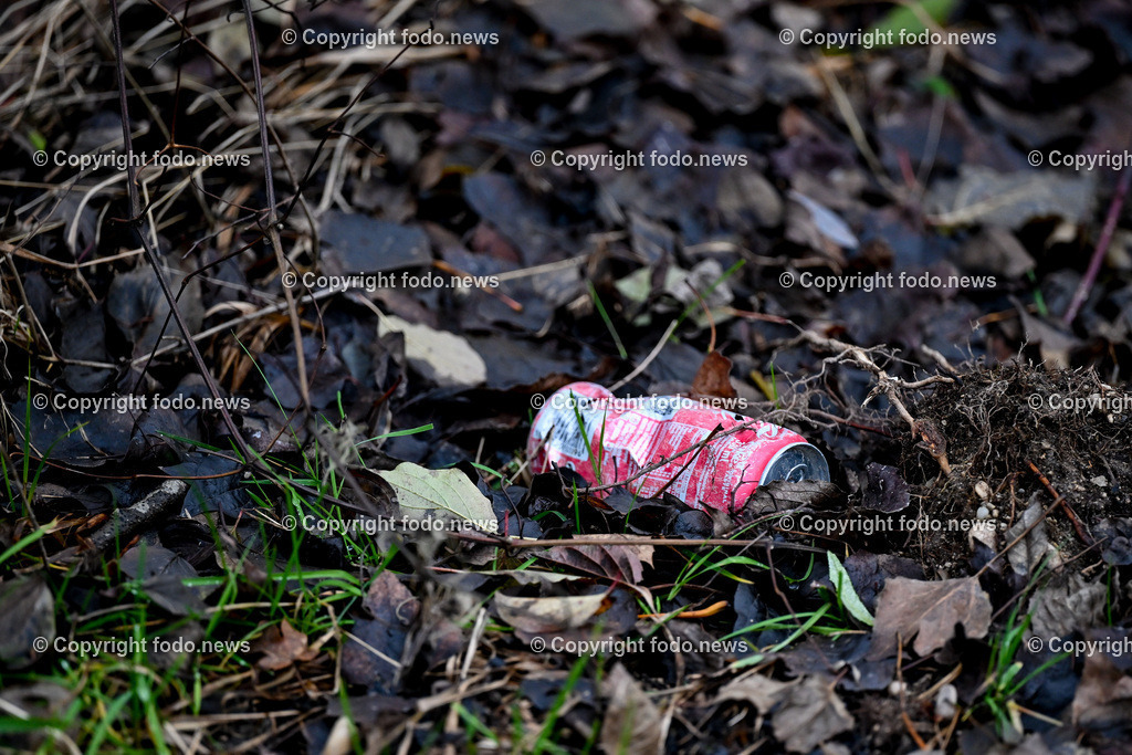 Muell_ Mist_ 11.12.2024-11 | 11.12.2024, Linz, AUT, Muell, Mist, im Bild Unachtsam weggeworfener Muell im Wald, Augebiet, Dosen, Blech, Abfall, Gift, Straeucher, Gebuesch, Weg, Pfand, Dosenpfand