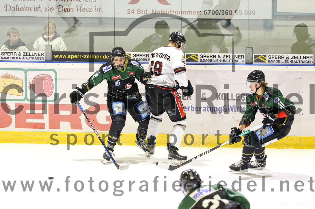 2022-09-30_037_TSV_Erding_gegen_EV_Dingolfing | Erding, Deutschland, 30.09.2022:
Eishockey, Bayernliga 2022 / 2023, Testspiel, TSV Erding gegen EV Dingolfing, Endergebnis: 3:4

Jonas Penzkofer (EV Dingolfing, #69), Ryan Murphy (Erding Gladiators, #51)

Foto: Christian Riedel / fotografie-riedel.net