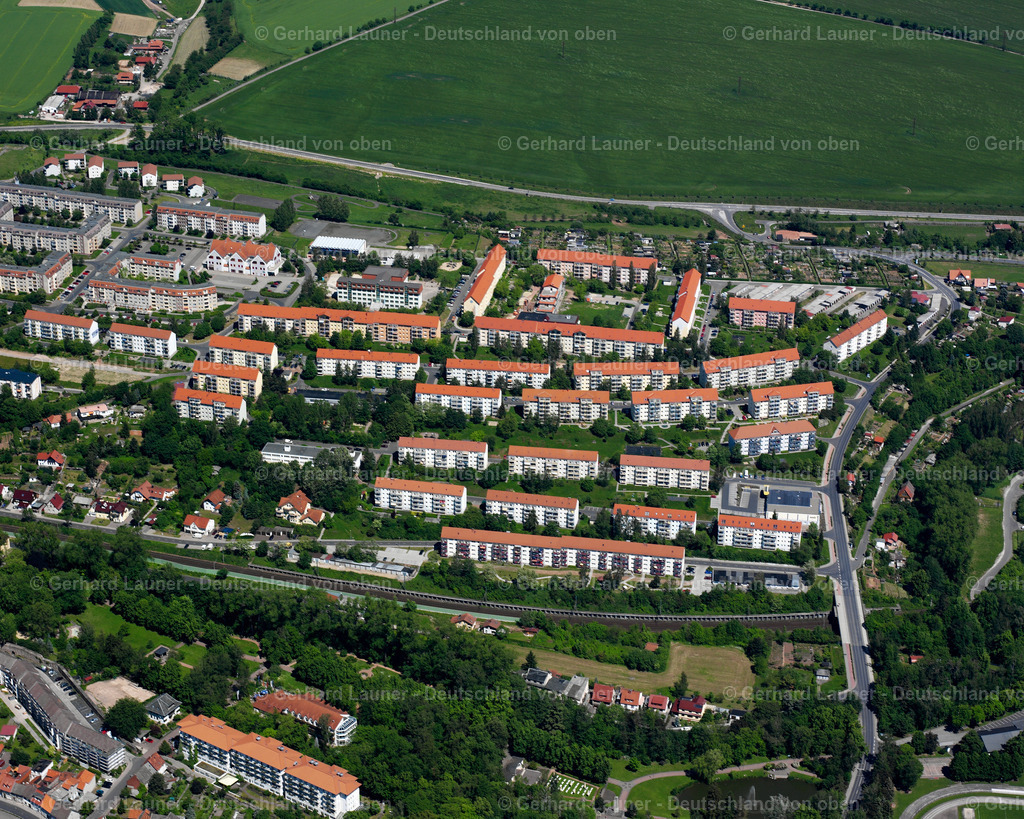 2634152 | HEILBAD HEILIGENSTADT 16.06.2006 Wohngebiet der Mehrfamilienhaussiedlung an der Dürer Straße in Heilbad Heiligenstadt im Bundesland Thüringen, Deutschland. // Residential area of the multi-family house settlement on street Duerer Strasse in Heilbad Heiligenstadt in the state Thuringia, Germany. Foto: Gerhard Launer