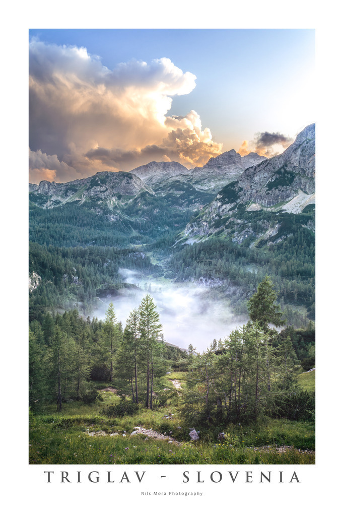 Traglav National Park - Slovenia | The view from the mountain hut "Vodnikov Dom", just before sunset. The last rays of the sun colored the clouds orange and a delicate veil of mist hid the path previously traveled. - Realisiert mit Pictrs.com