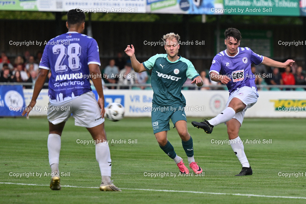 PSV Neumünster vs VfR Neumünster | Youri von der Mehden (PSV #10) vs Noah Awuku (VfR #28) &amp; Visar Mehmeti (VfR #7) / Fußball-Oberliga Männer 2026/2027 / PSV Neumünster vs VfR Neumünster / PSV Stadion Platz A / Neumünster / 31.07.26 - Realisiert mit Pictrs.com