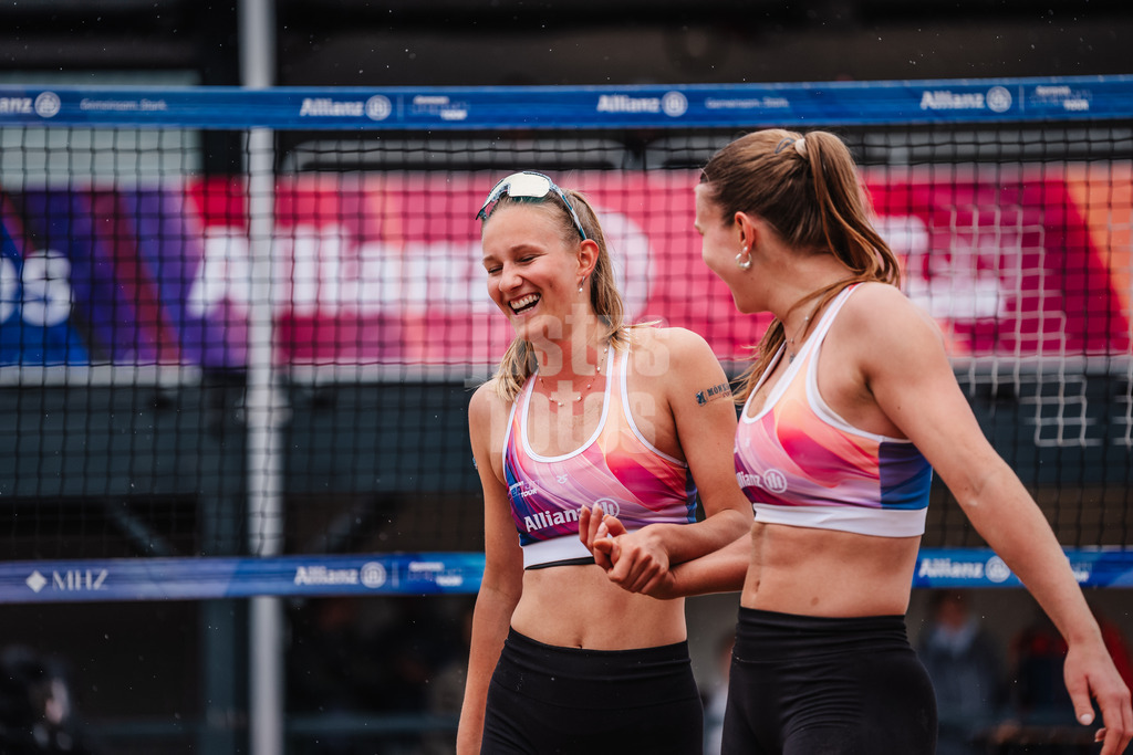 Beachvolleyball | Frauen | Allianz German Beach Tour 2025 | Tourstop Hamburg | 29.05.2025 | v.l. Clara Dressen und Mila Jancar jubeln nach dem Sieg